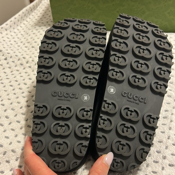 Gucci Women’s Platform Slide with Interlocking G. Black Rubber. - Picture 16 of 16